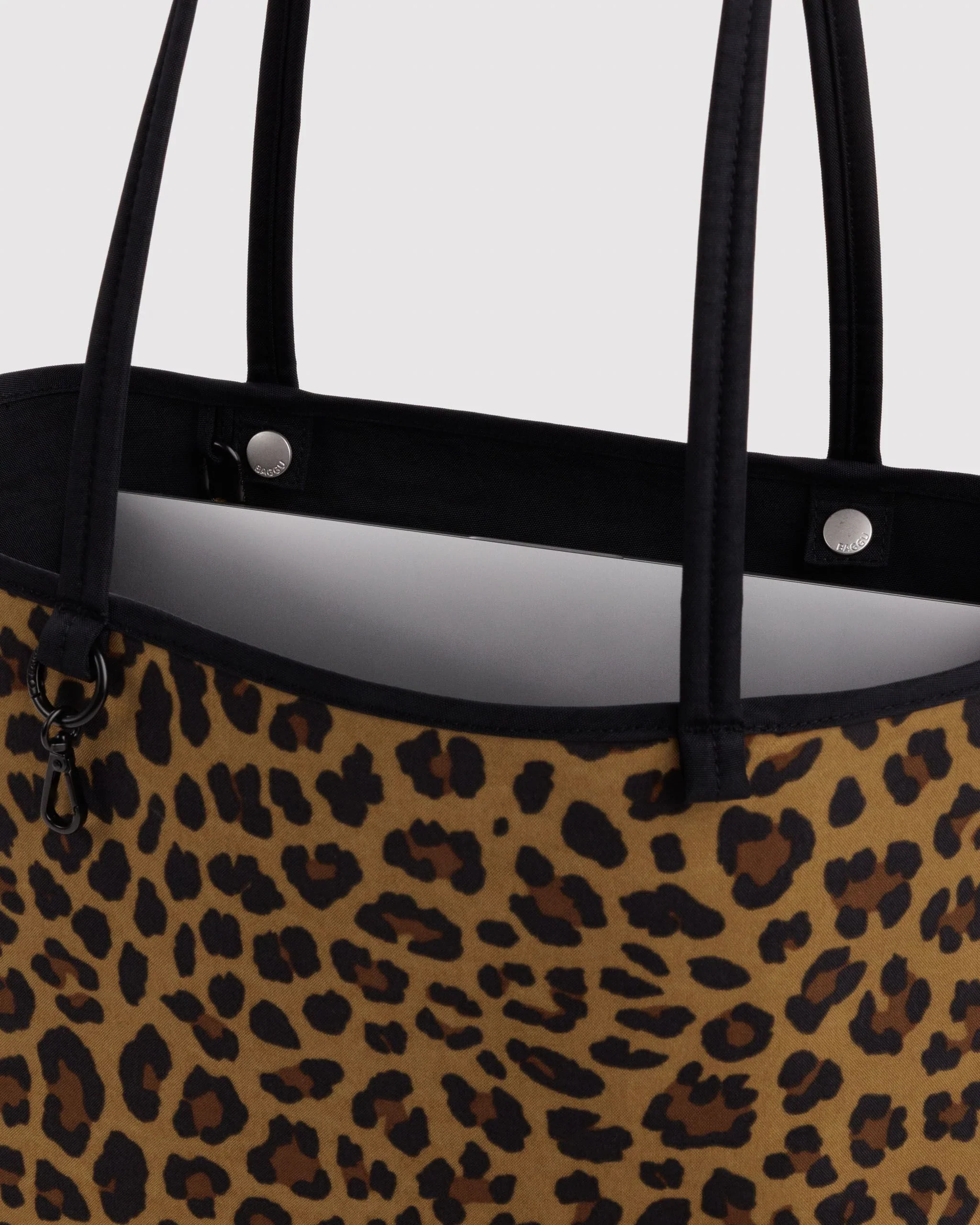 Baggu Medium Nylon Reversible Tote - Image 10