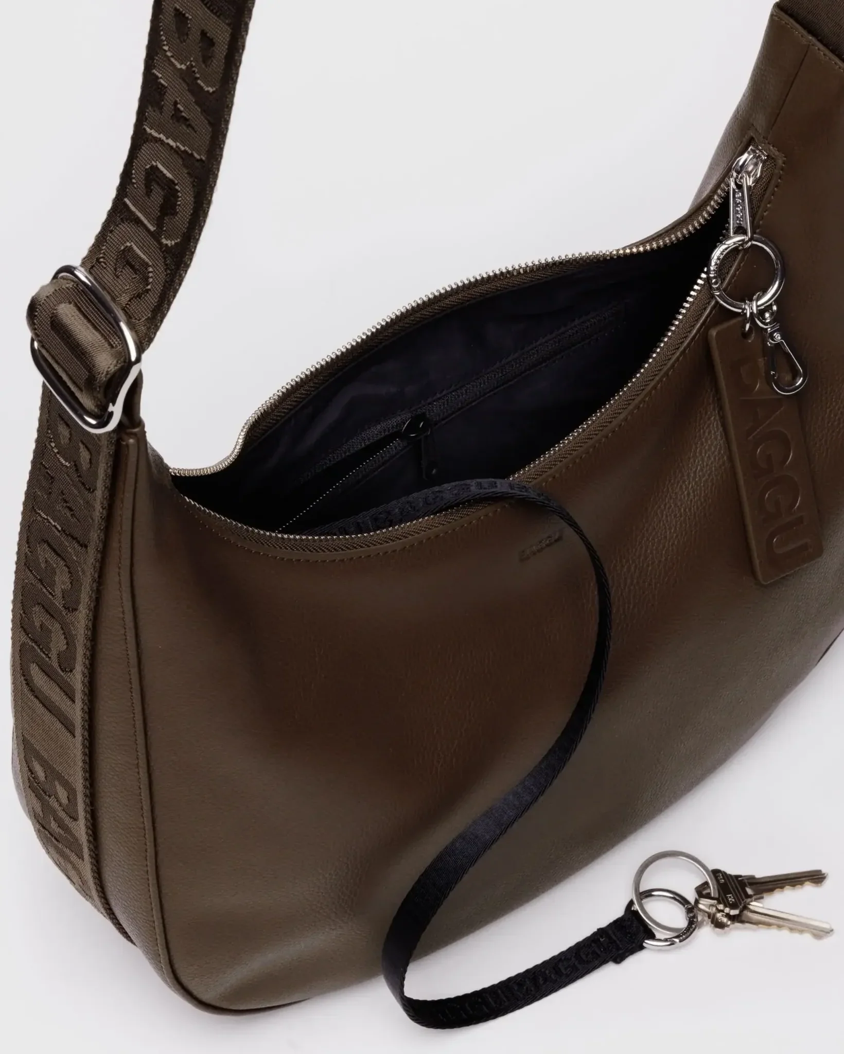 Baggu Medium Recycled Leather Crescent Bag - Image 9
