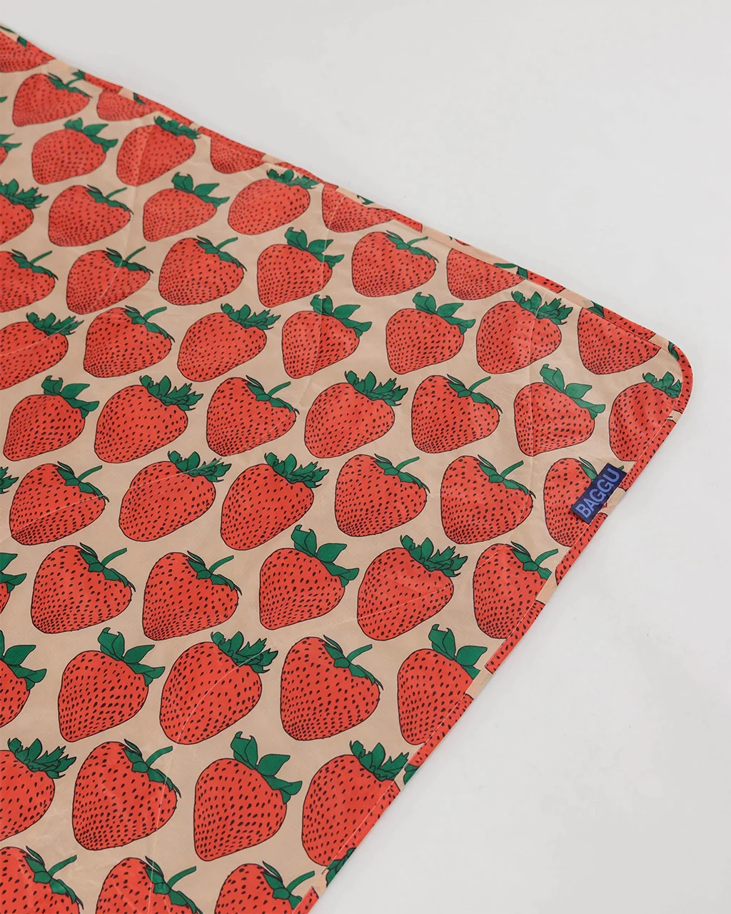 Baggu Puffy Picnic Blanket - Image 3
