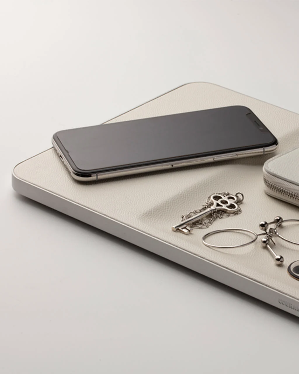 Courant Catch:3 Wireless Charger - Image 3