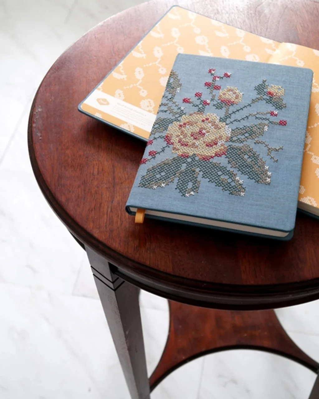 Denik Cross Stitch Flowers Embroidered Journal - Image 2