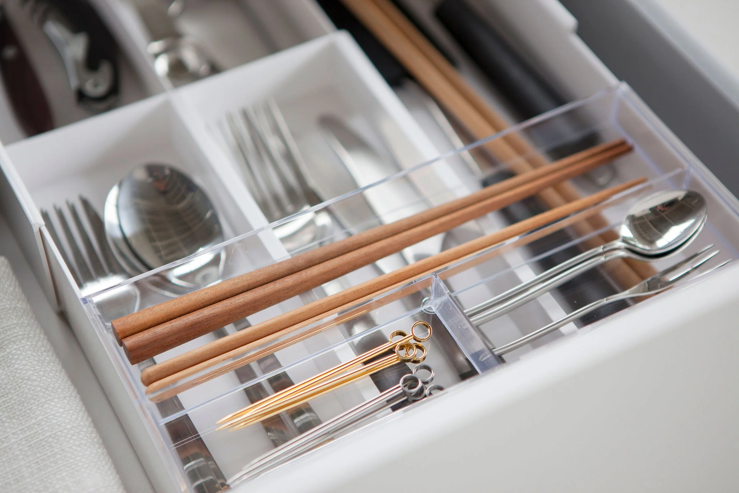 Yamazaki Home Expandable Cutlery Organizer - Image 3