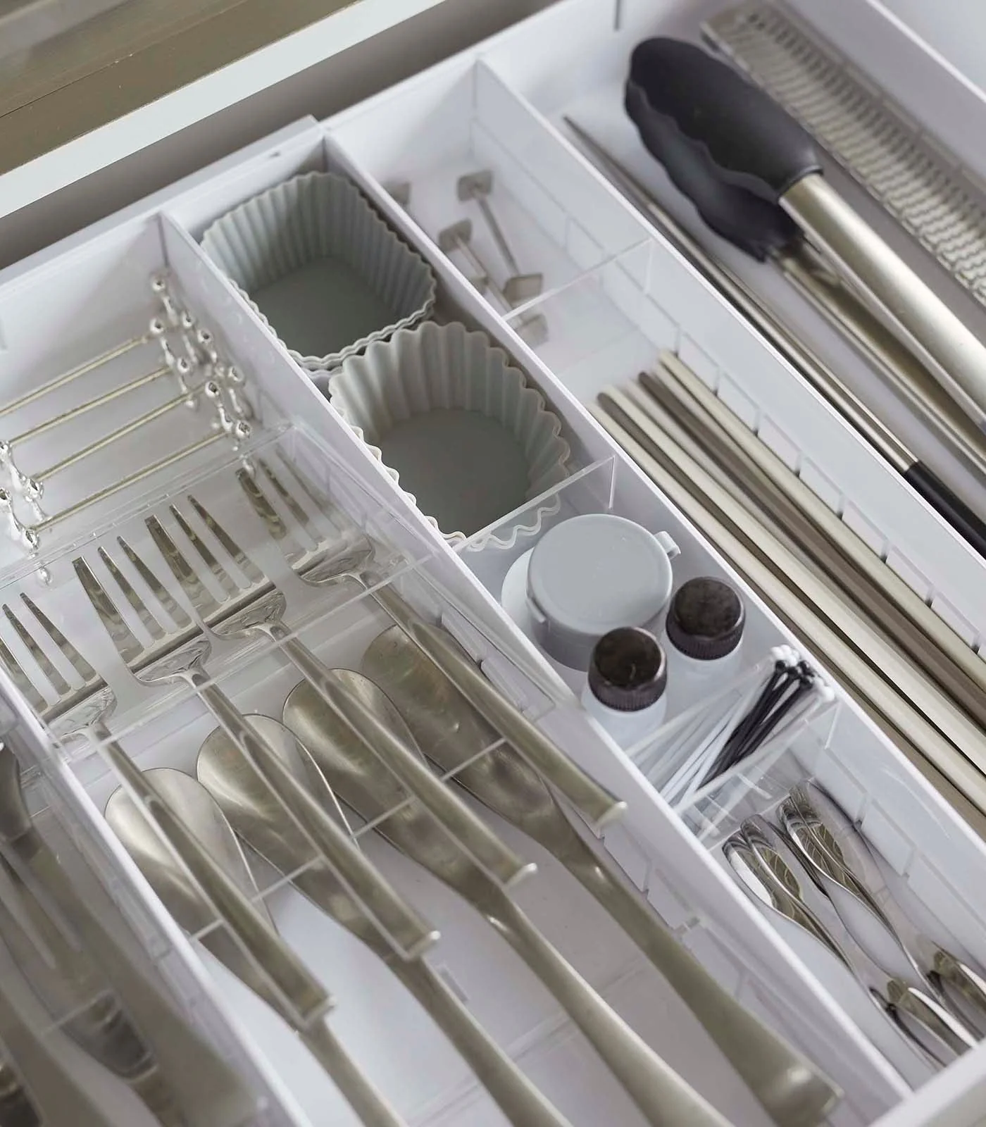 Yamazaki Home Large Expandable Cutlery Organizer - Image 4