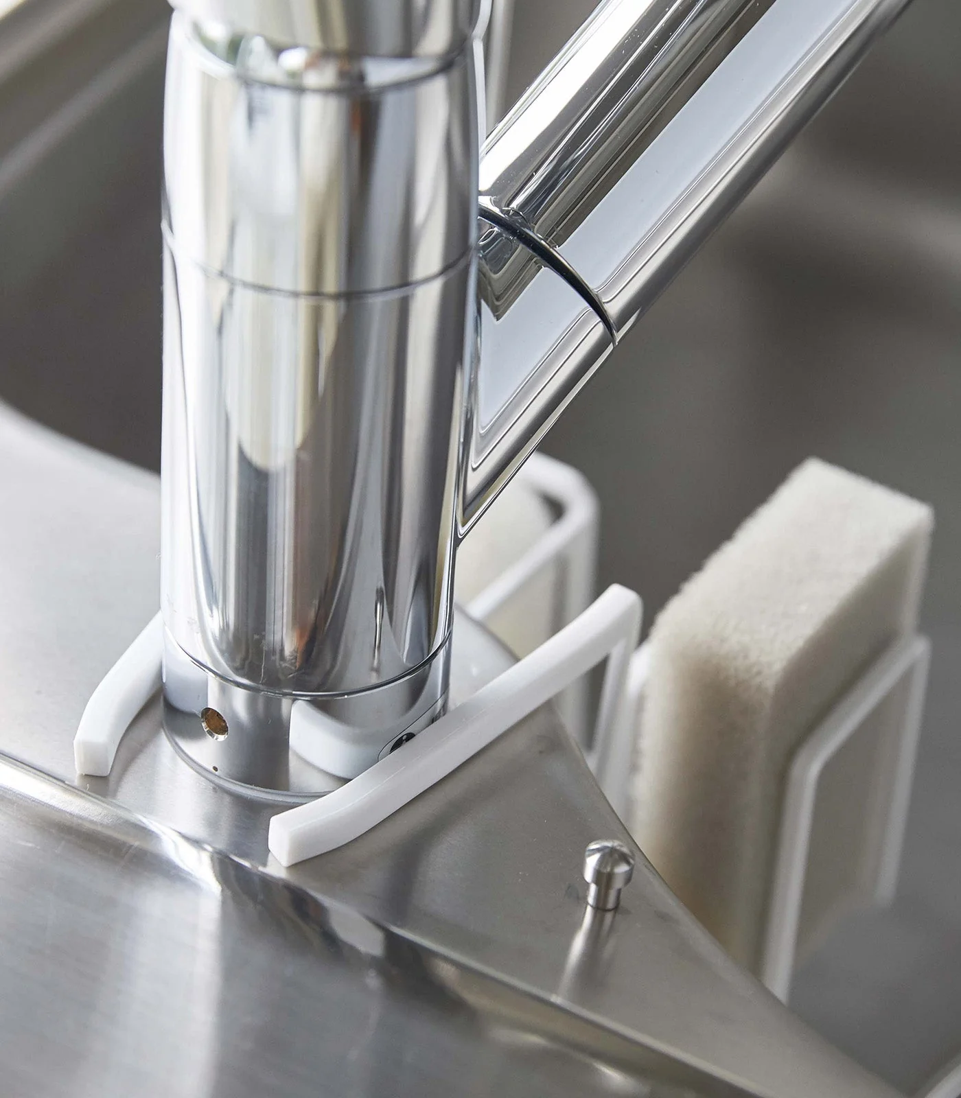 Yamazaki Home Faucet-Hanging Sponge and Brush Holder - Image 5