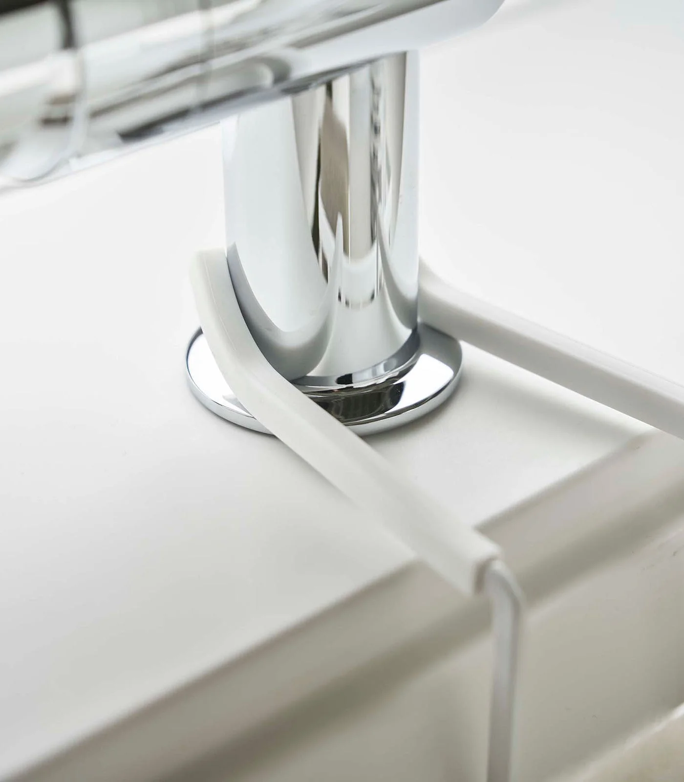Yamazaki Home Faucet-Hanging Sponge Caddy - Image 6
