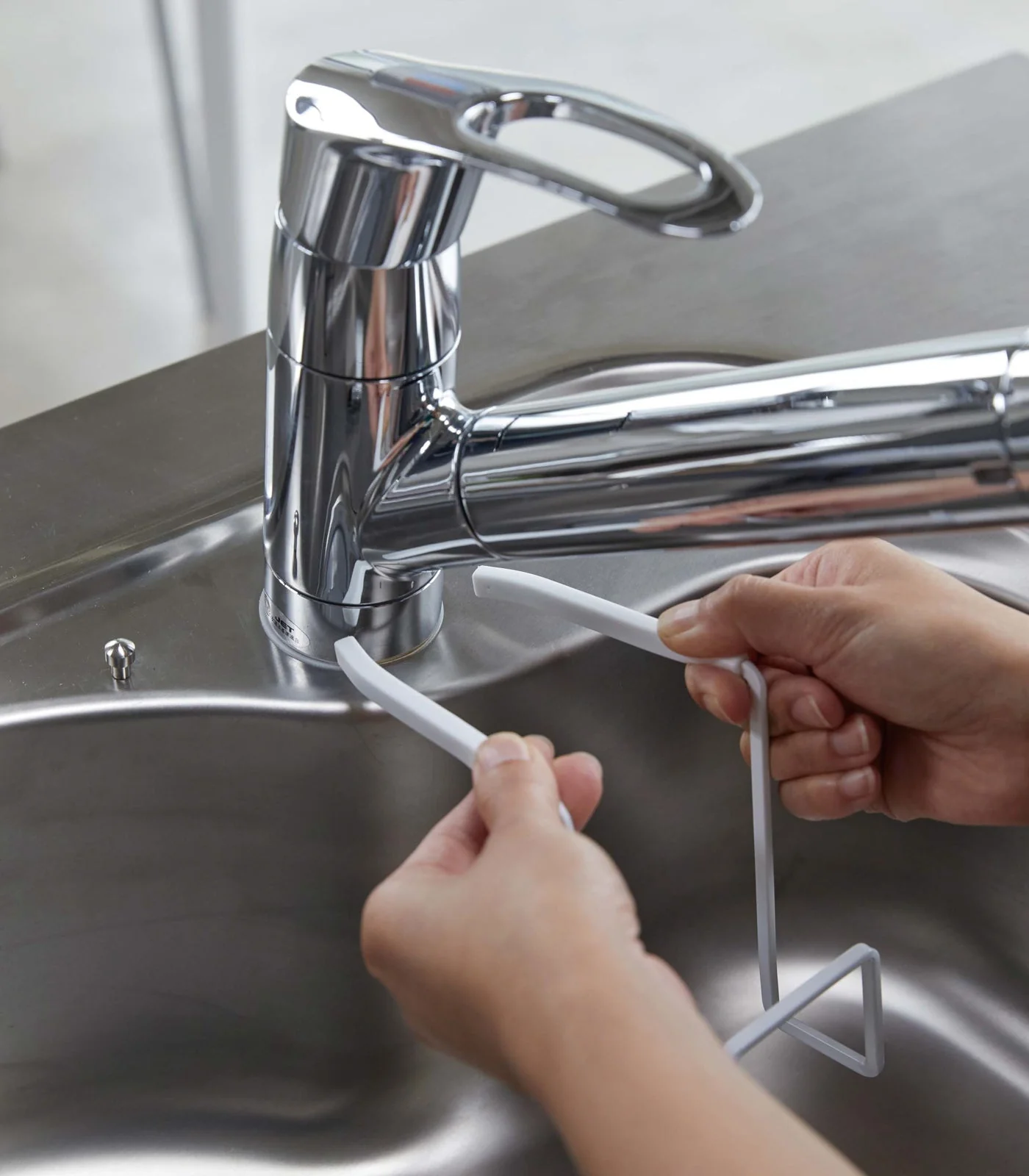 Yamazaki Home Faucet-Hanging Sponge Holder - Single - Steel - Image 2