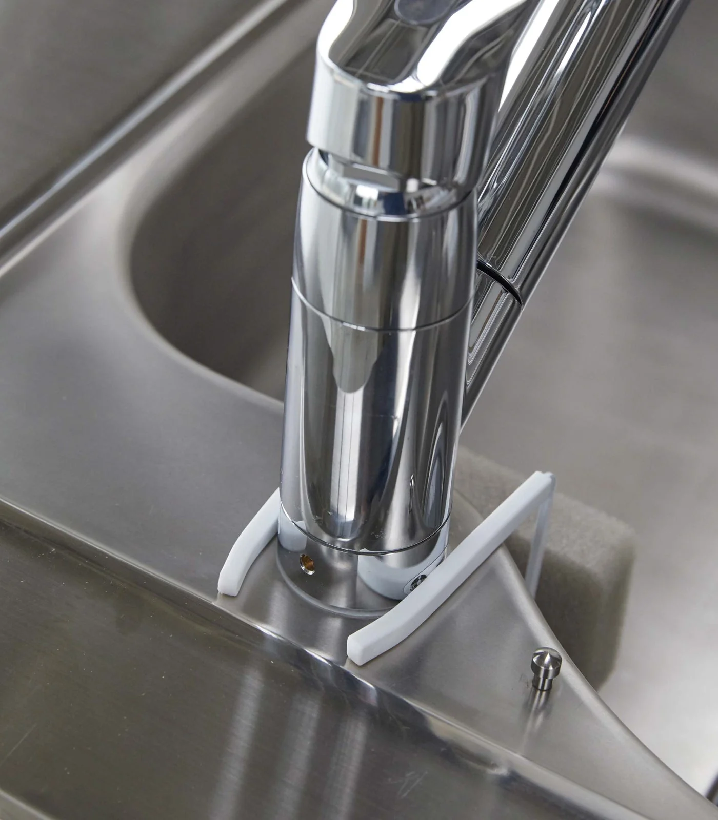 Yamazaki Home Faucet-Hanging Sponge Holder - Single - Steel - Image 3