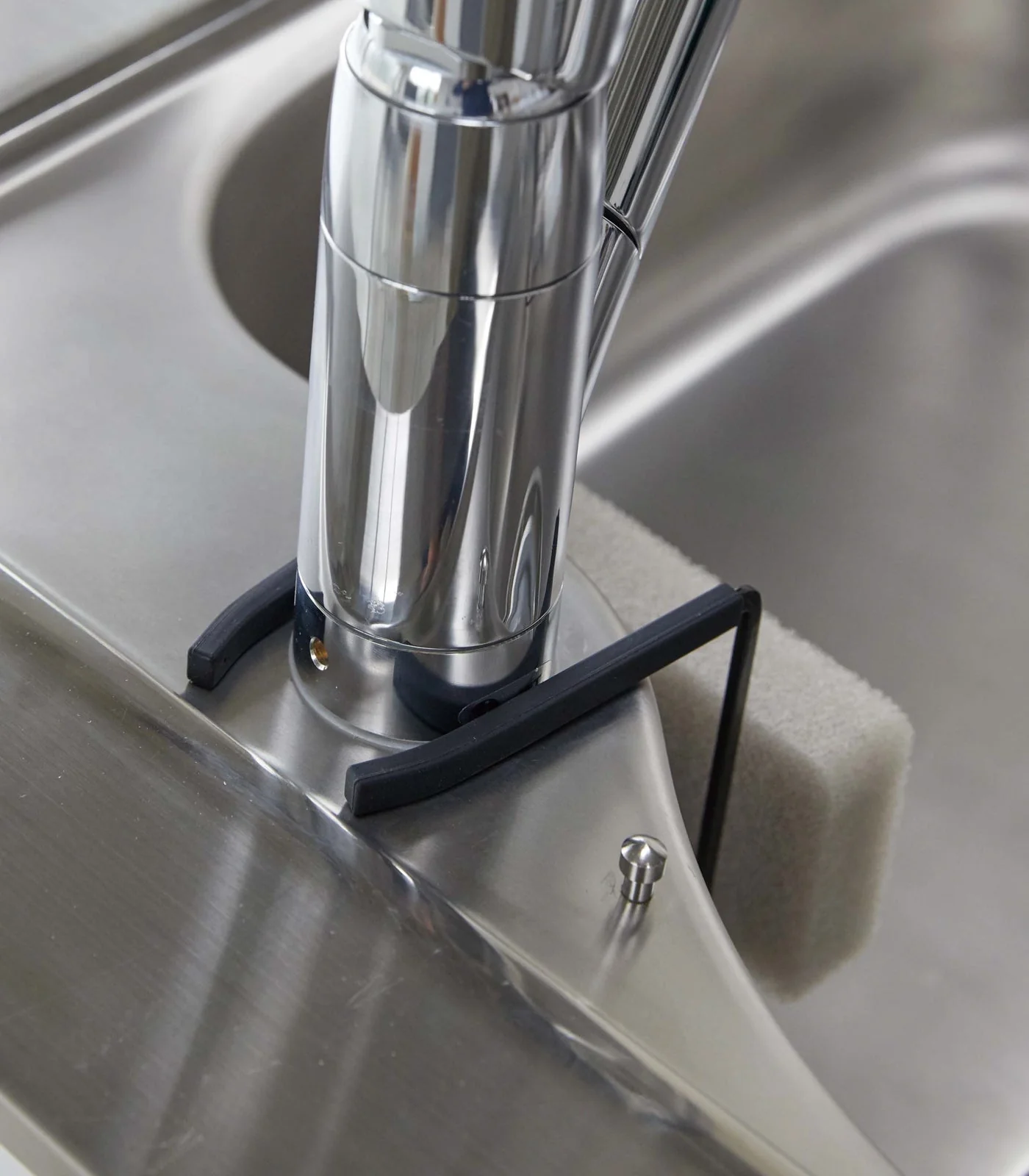 Yamazaki Home Faucet-Hanging Sponge Holder - Single - Steel - Image 7