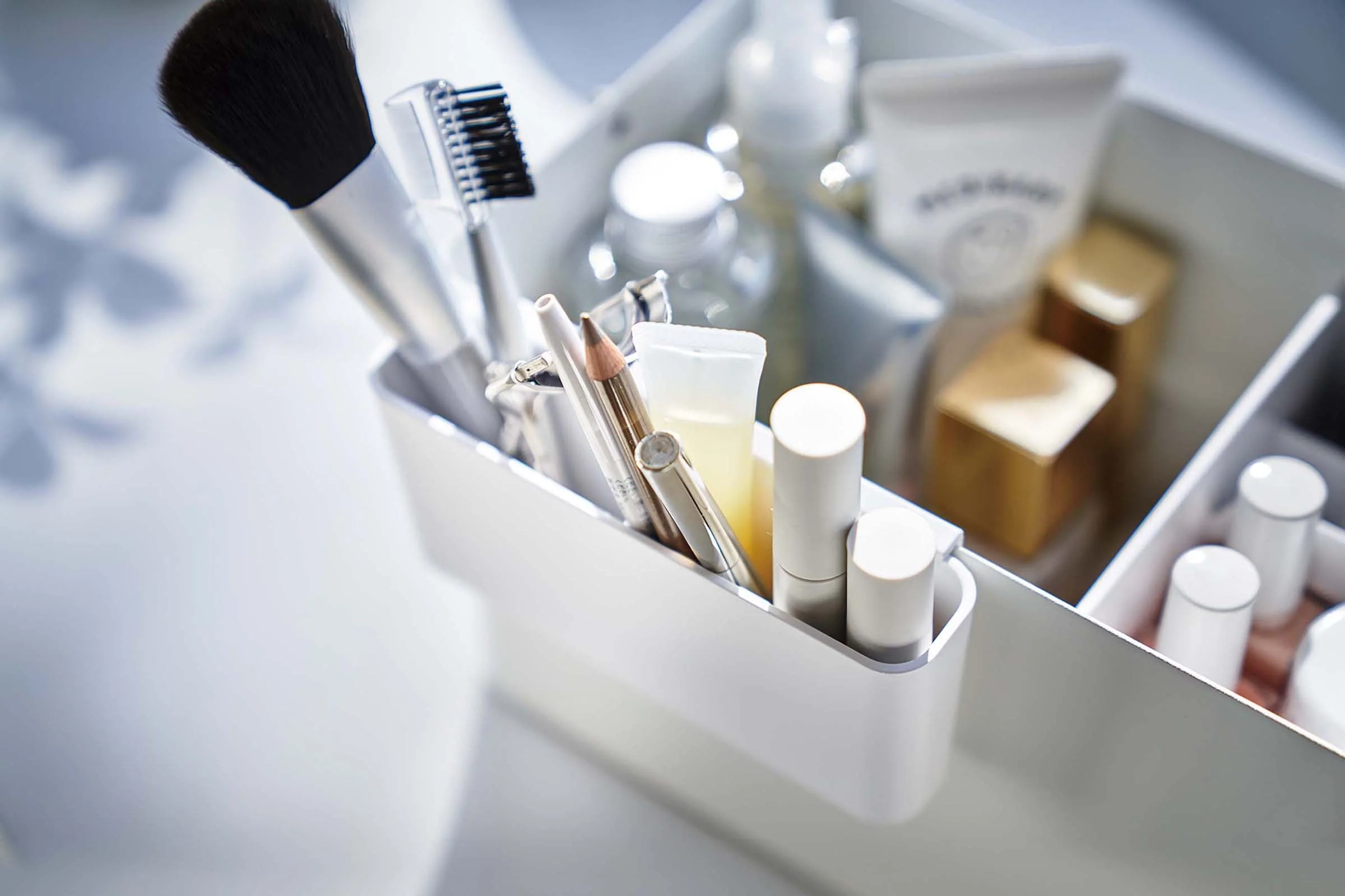Yamazaki Home Makeup Organizer with Mirror - Image 4
