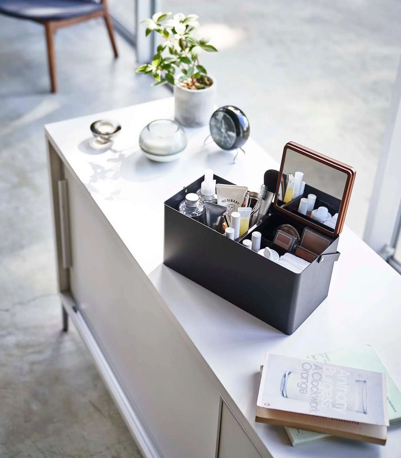 Yamazaki Home Makeup Organizer with Mirror - Image 9