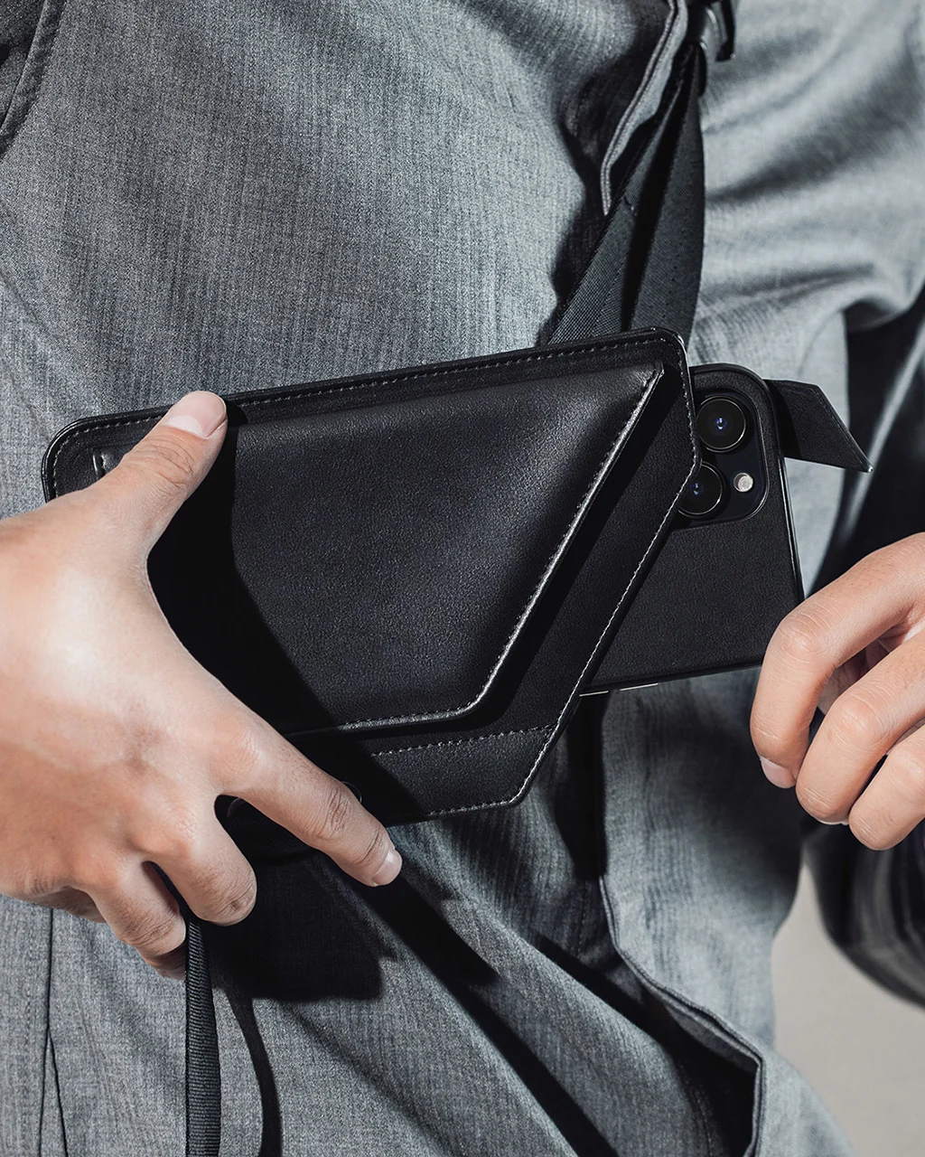 Moshi Crossbody Phone Holster - Image 3
