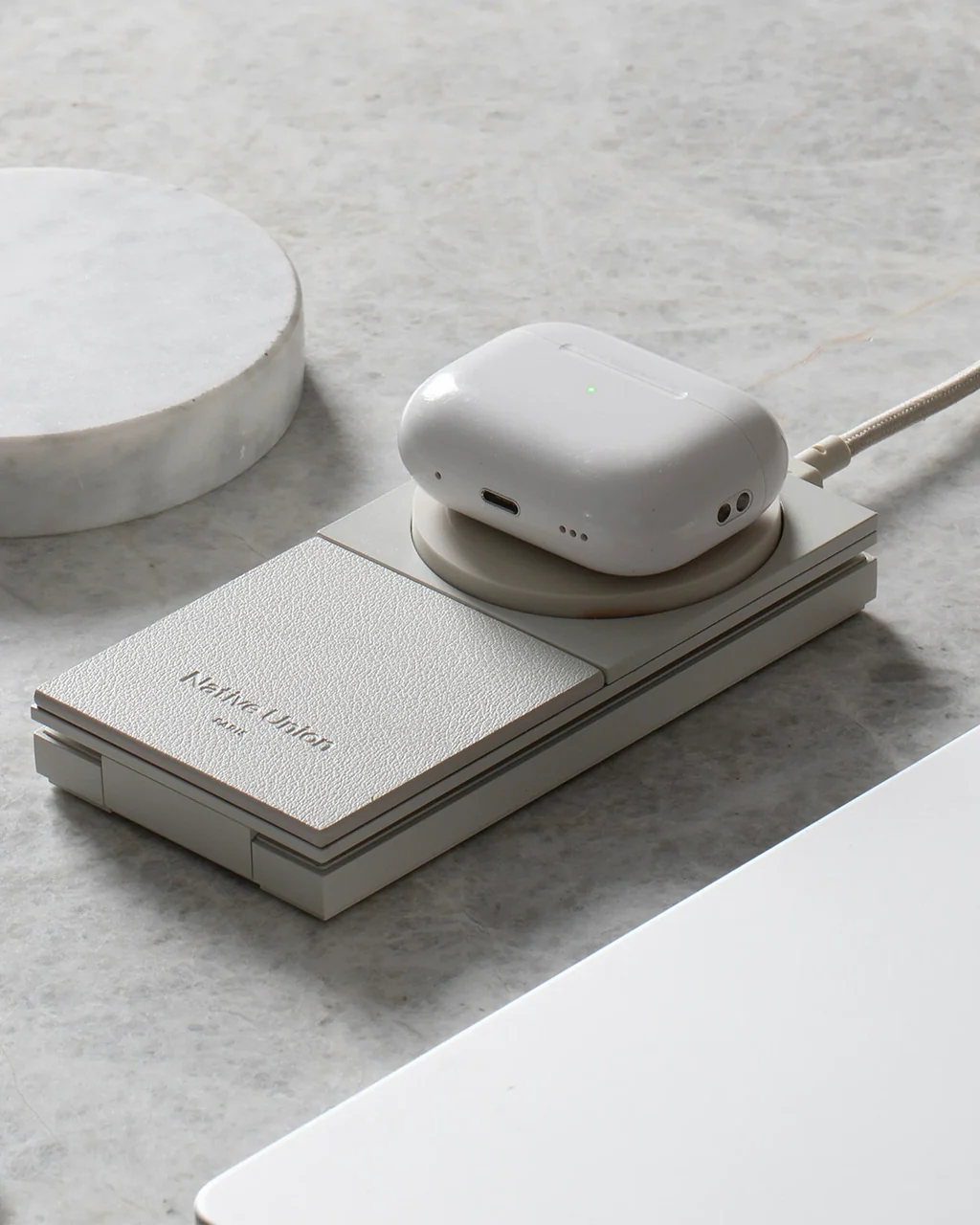 Native Union Rise 2-in-1 Magnetic Wireless Charger - Image 7
