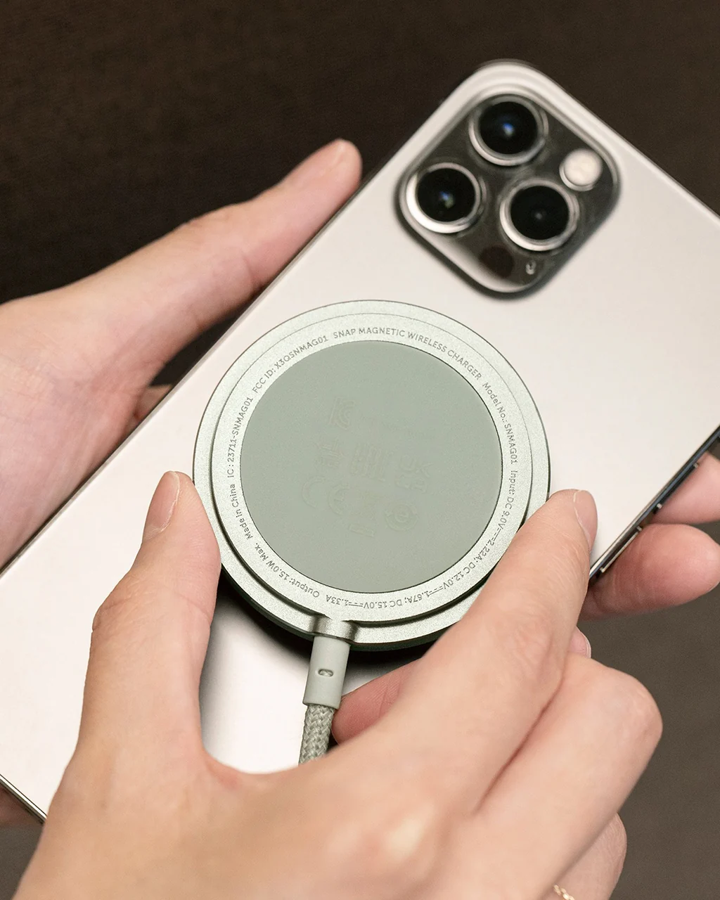 Native Union Snap Magnetic Wireless Charger – Green - Image 5