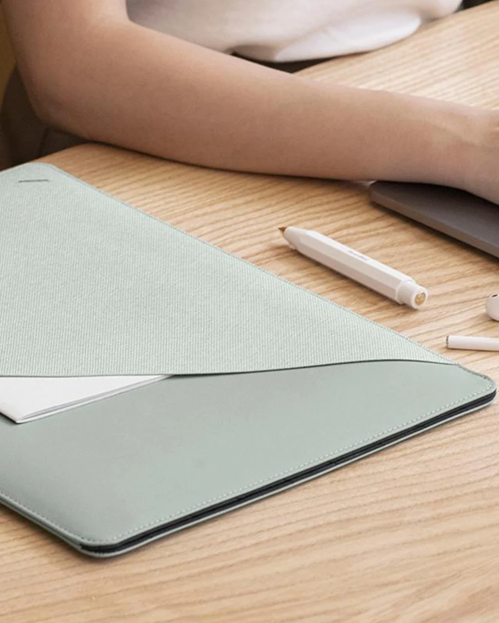 Native Union Stow Slim MacBook Sleeve 13" - Image 4