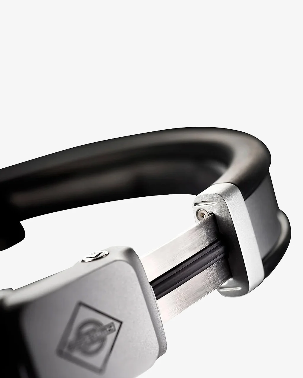 Neumann NDH 20 Premium Closed-Back Studio Headphones - Image 3