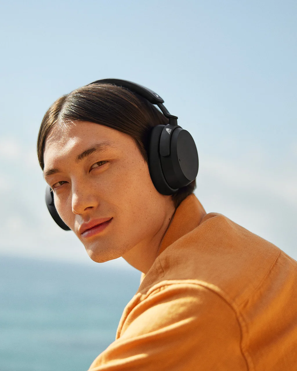 Sennheiser ACCENTUM Wireless Headphones - Image 4