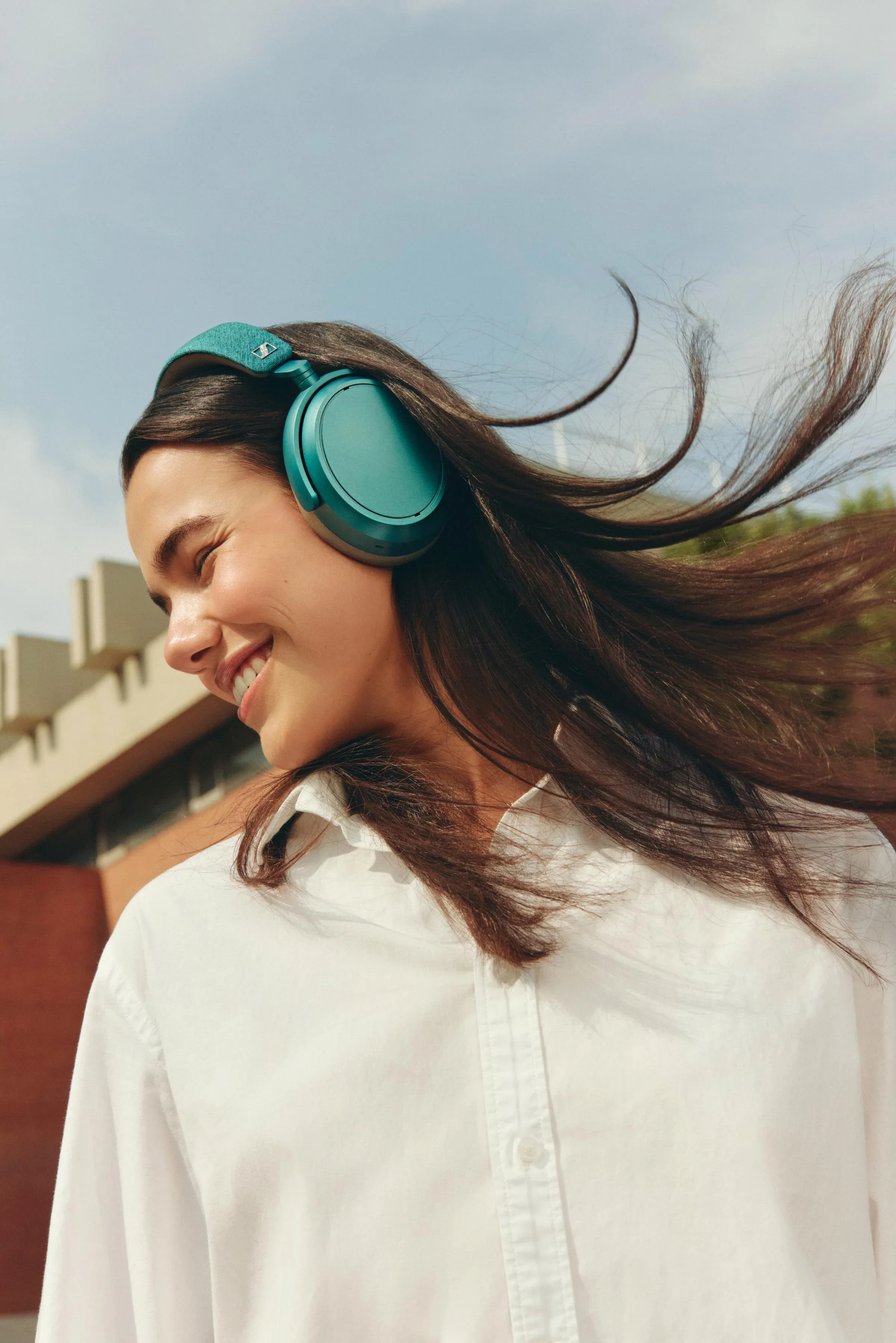 Sennheiser MOMENTUM 4 Wireless Noise Cancelling Over-Ear Headphones - Image 31