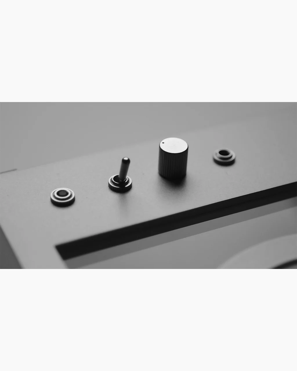 Small Transparent Speaker Metal - Image 8