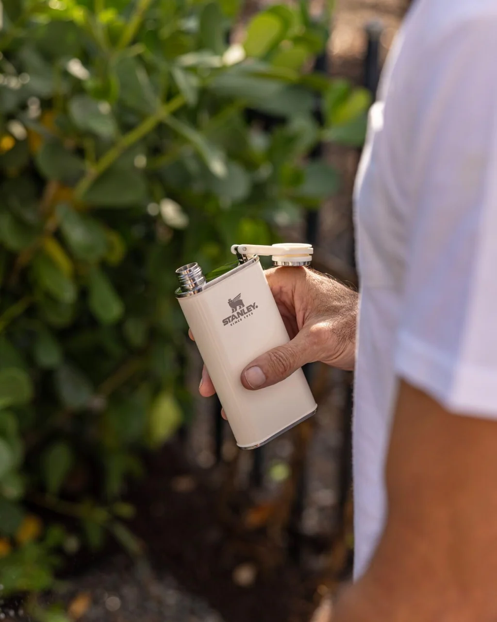 STANLEY The Easy Fill Flask - Image 2