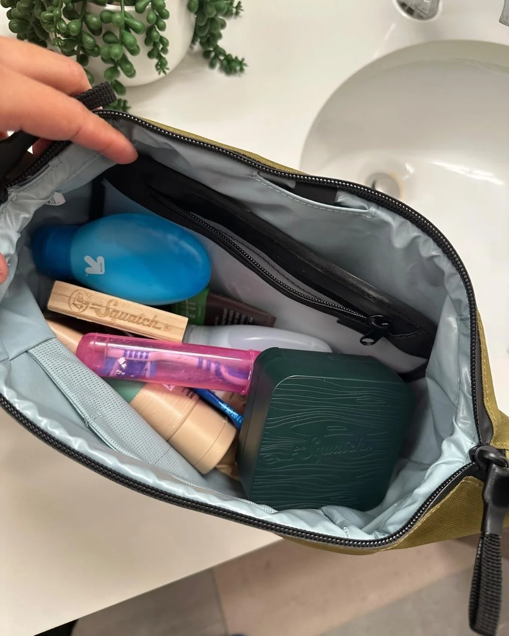 Thule Aion Toiletry Bag Black - Image 4