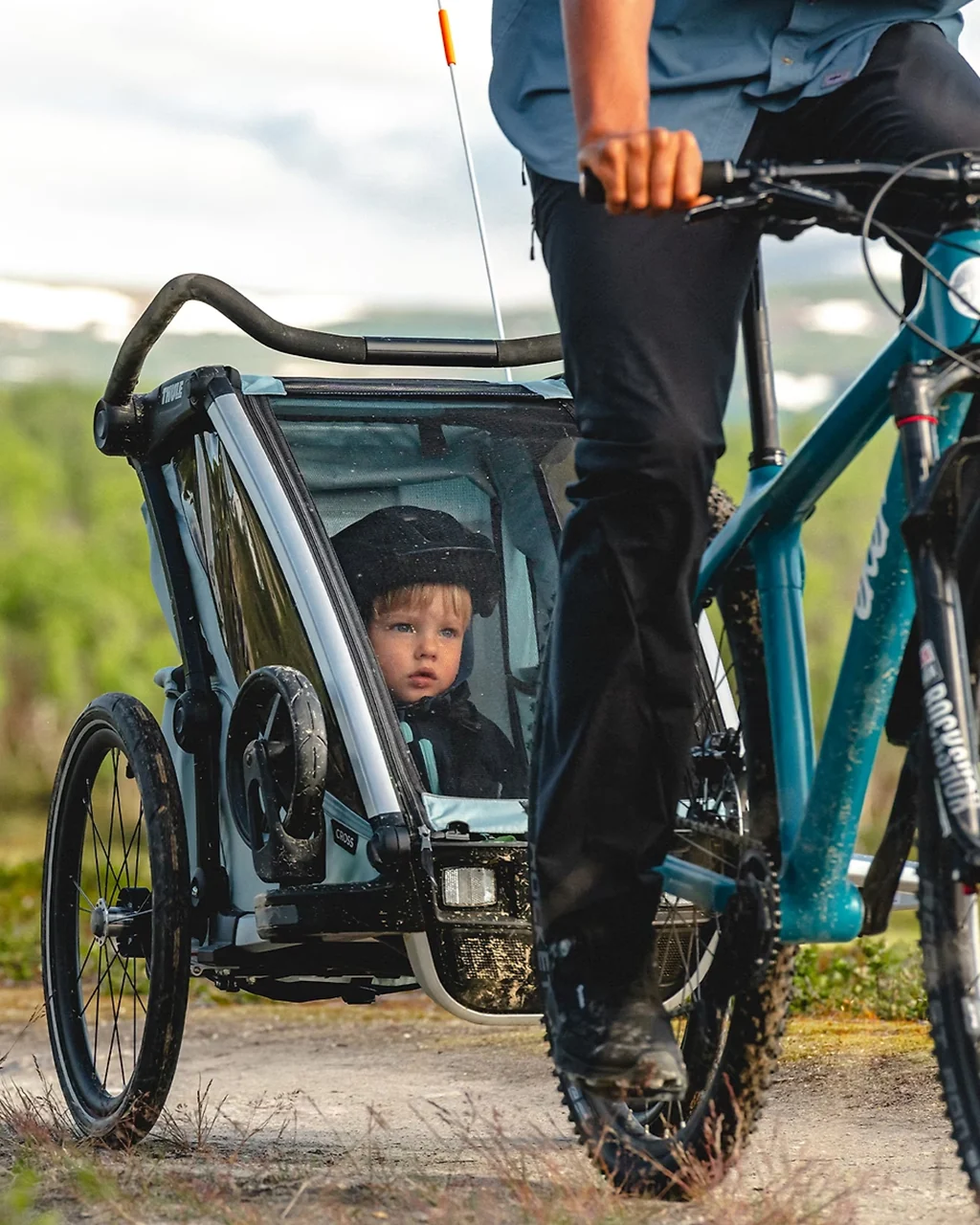 Thule Chariot Cross 2-Seat Multisport Bike Trailer - Image 2