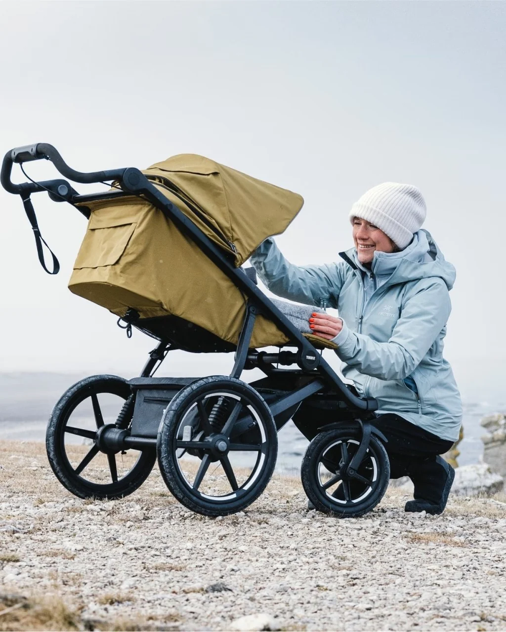 Thule Urban Glide 3 Dark Slate with Magnetic Buckle - Image 12