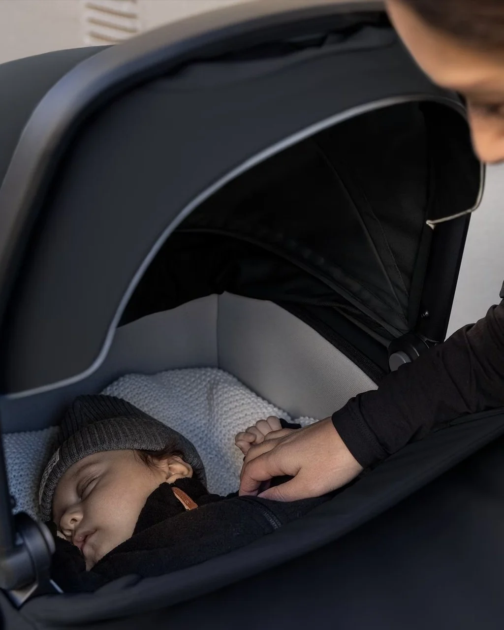 Thule Urban Glide 3 Dark Slate with Magnetic Buckle - Image 13