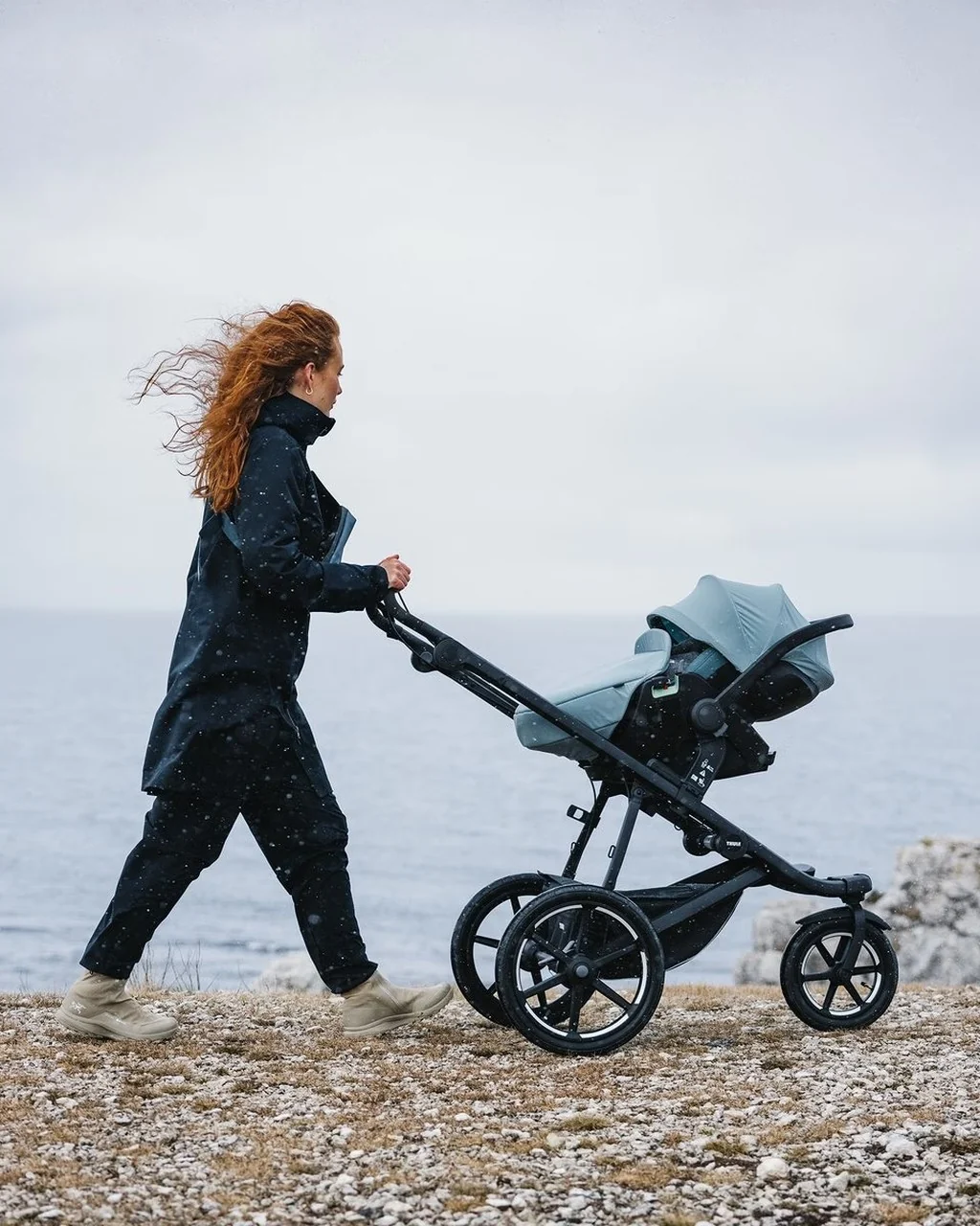 Thule Urban Glide 3 Dark Slate with Magnetic Buckle - Image 3