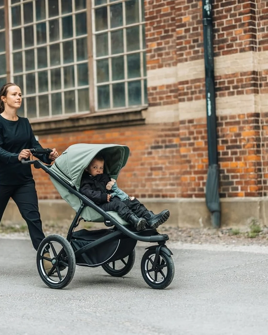 Thule Urban Glide 3 Mist Green with Magnetic Buckle - Image 2