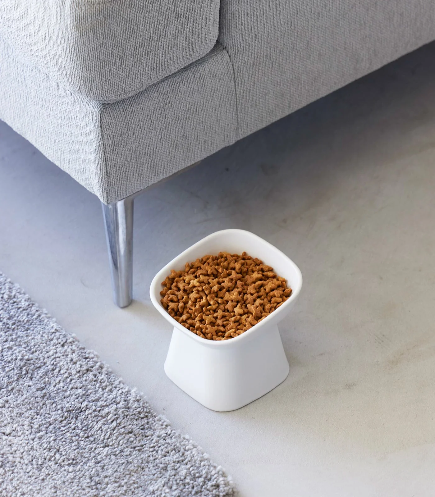 Yamazaki Home Tilted Pet Food Bowl - Image 4